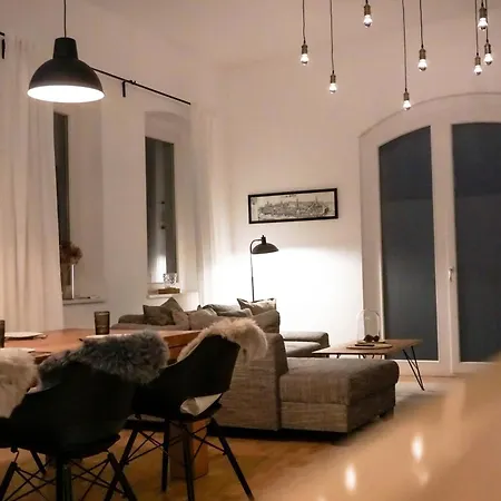 Apartment Exklusives Stadthaus Auf Zwei Etagen Am Staatstheater