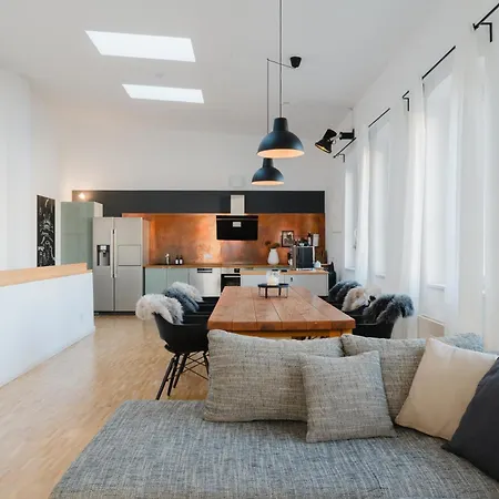 Exklusives Stadthaus Auf Zwei Etagen Am Staatstheater * Κότμπους